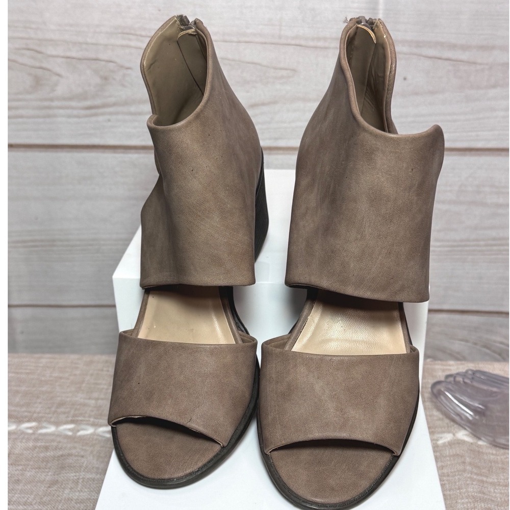 Croft & Barrow Ortholite Peep Toe Cutout Block Heel Sandals Taupe Womens 6 Med
